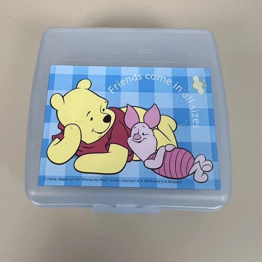 Tupperware Disney Winnie The Pooh Sandwich Keeper Plastic Lunch Collectible